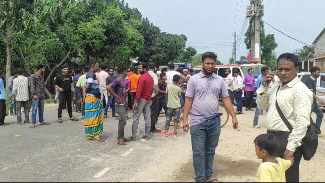 ঠাকুরগাঁওয়ে তেল নিতে এসে হামলার শিকার, মহাসড়ক অবরোধ
