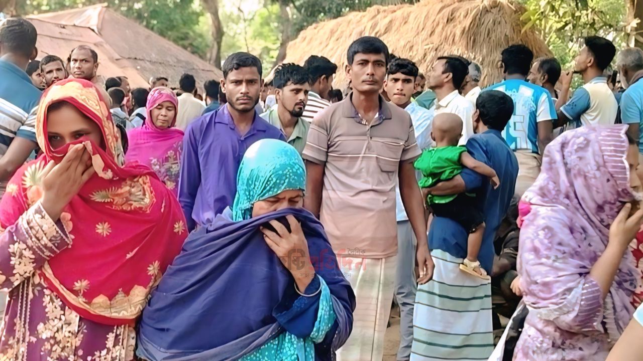 নওগাঁয় ঘরে ঢুকে একই পরিবারের চারজনকে গলা কেটে হত্যা