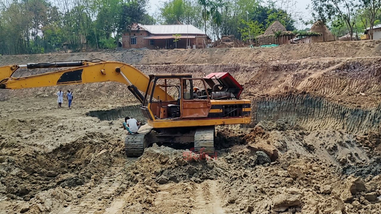 শেরপুরে অবৈধভাবে মাটি কাটা ৩ জনের জেল, ট্রাক ও ব্যাটারি জব্দ