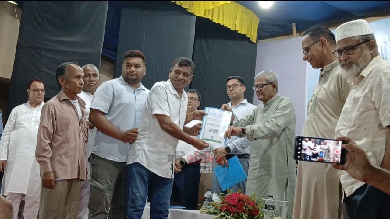 জ্বালানি তেলের সংকট নেই, কালোবাজারিদের বিরুদ্ধে কঠোর ব্যবস্থার হুঁশিয়ারি মির্জা ফখরুলের