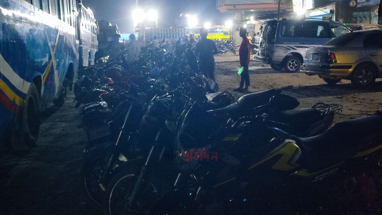 পাম্পে সিরিয়াল-বাণিজ্য সিন্ডিকেটের কবলে ঠাকুরগাঁওয়ের ফিলিং স্টেশন