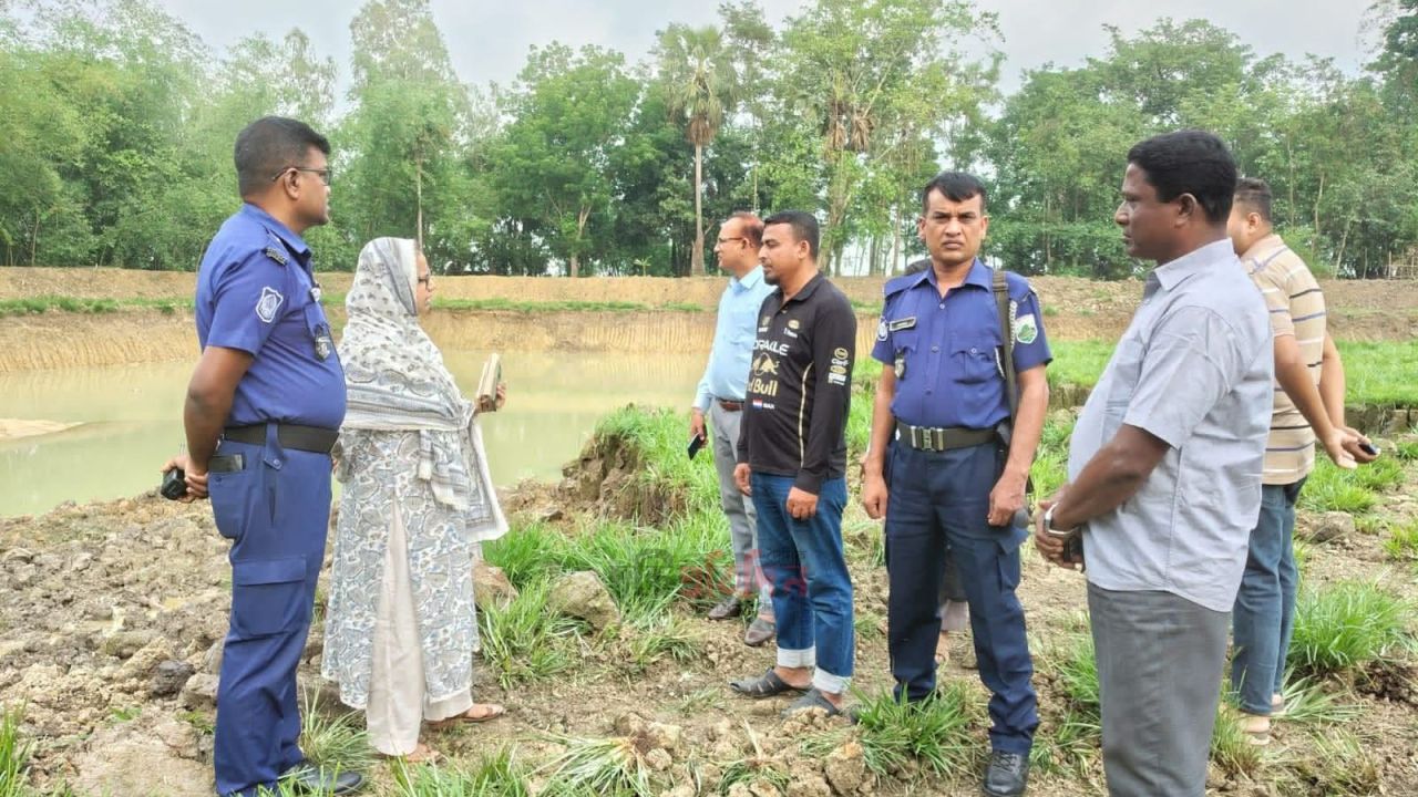 শাজাহানপুরে খাস জমি থেকে মাটি কাটায় ১ লাখ ৫০ হাজার টাকা জরিমানা