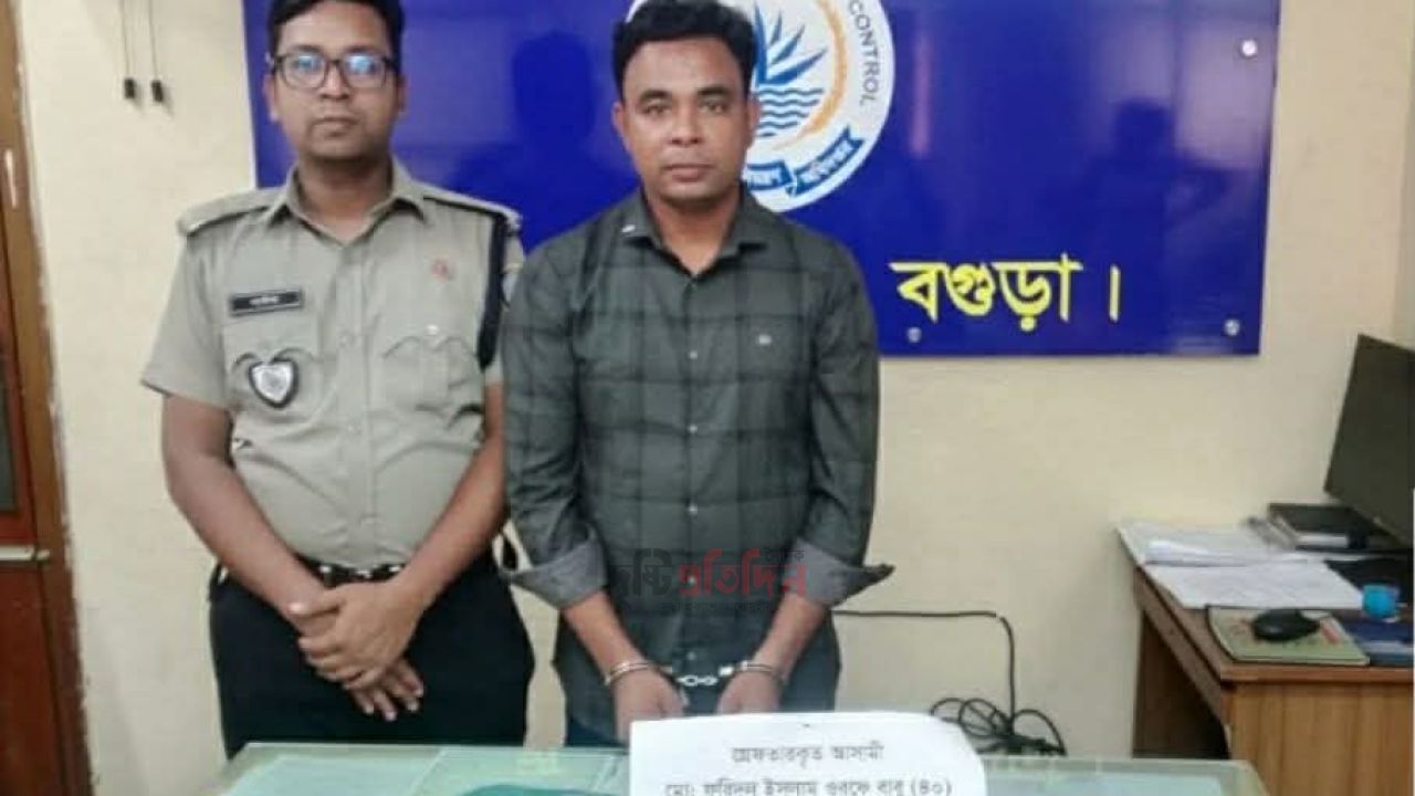 শাজাহানপুরে স্যান্ডেলের সোলের ভেতরে ১,৫০০ পিস ইয়াবা, গ্রেপ্তার ১