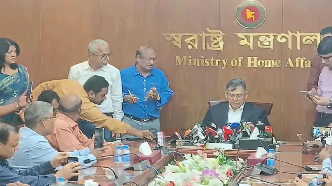 ১৬ ডিআইজিকে বাধ্যতামূলক অপসারণ- স্বরাষ্ট্রমন্ত্রী